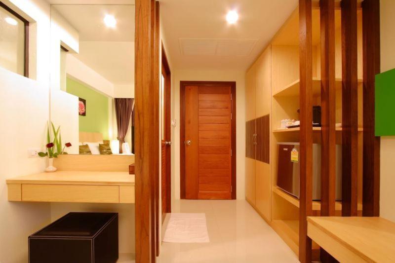 Kalim Beach Place Patong Екстериор снимка