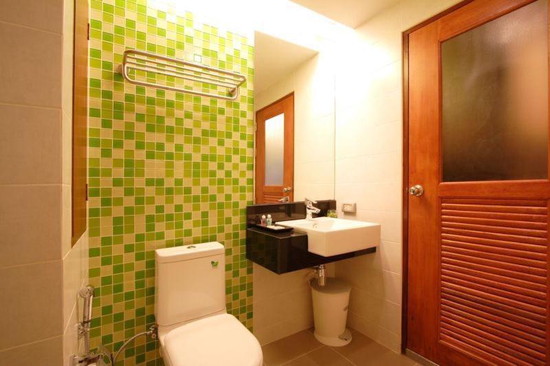 Kalim Beach Place Patong Екстериор снимка